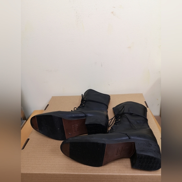 Women Boot - Picture 3 of 5